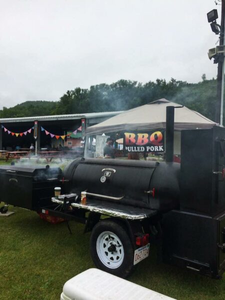 Meadow Creek TS250 Tank Smoker With Meadow Creek BBQ42 Chicken Cooker