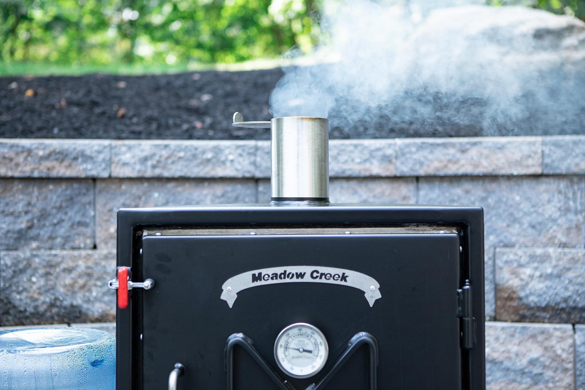 https://www.meadowcreekbbq.com/wp-content/uploads/2018/10/Meadow_Creek_BX25_Box_Smoker_8.jpg